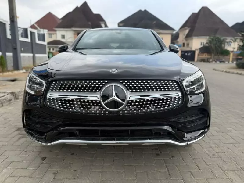 Mercedes-Benz GLC 300 - 2021
