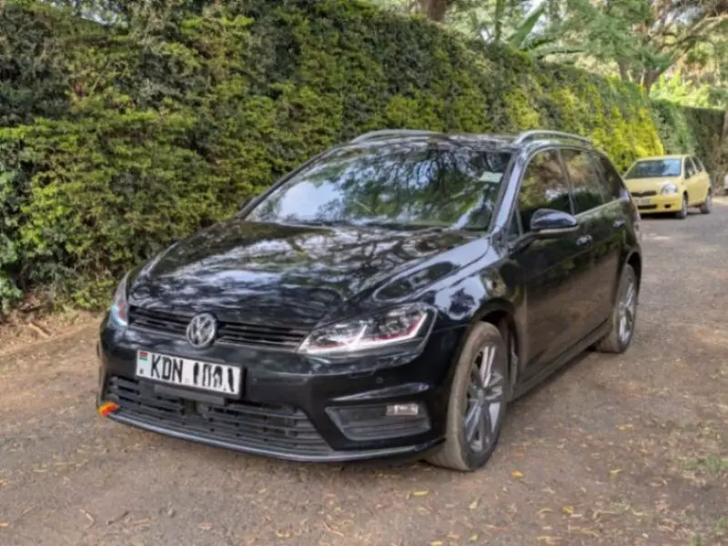 Volkswagen Golf   - 2014