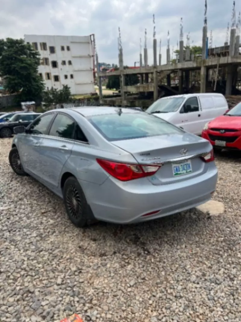 Hyundai Sonata   - 2012