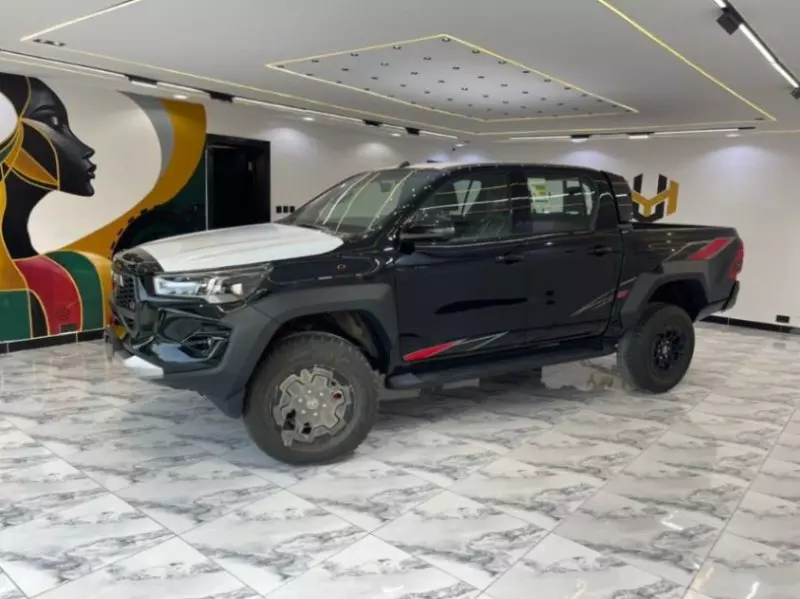 Toyota Hilux   - 2025
