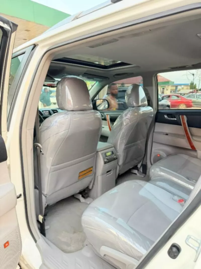 Toyota Highlander   - 2010