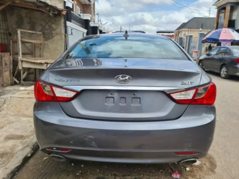 Hyundai Sonata   - 2011