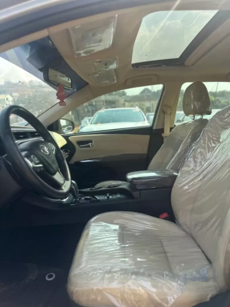 Toyota Avalon   - 2013