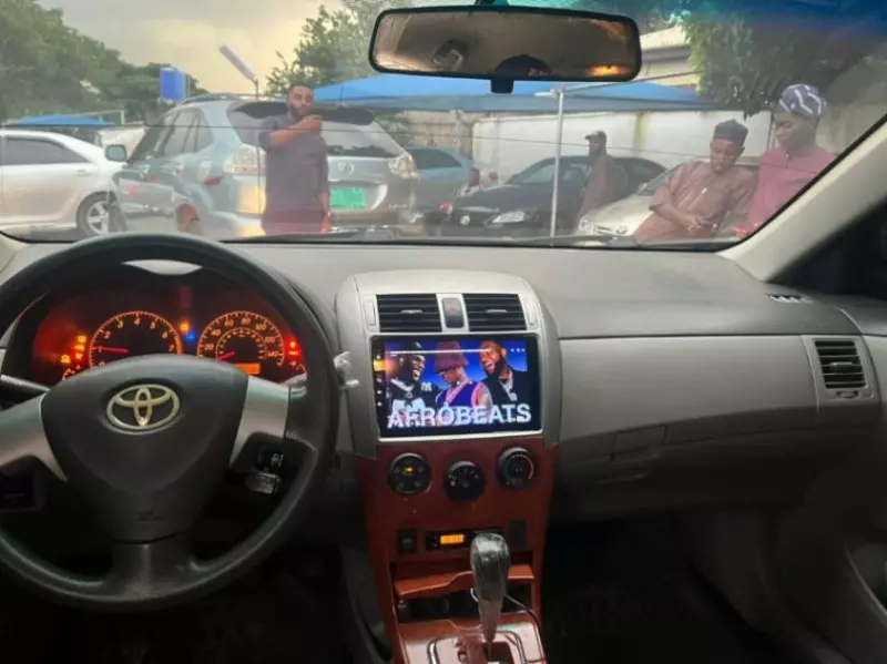 Toyota Corolla   - 2010