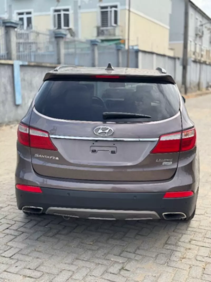 Hyundai Santa Fe   - 2015