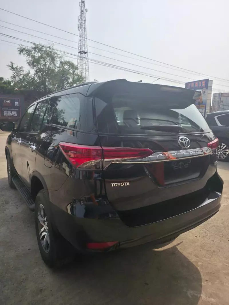 Toyota Fortuner   - 2025