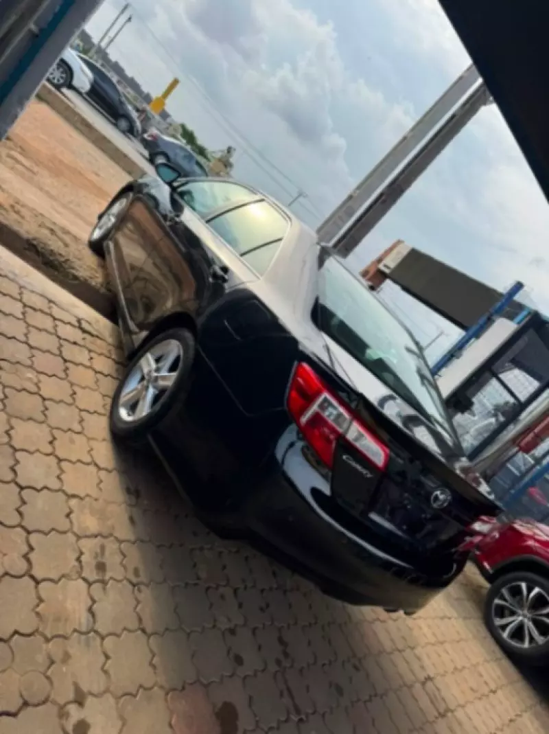Toyota Camry   - 2012
