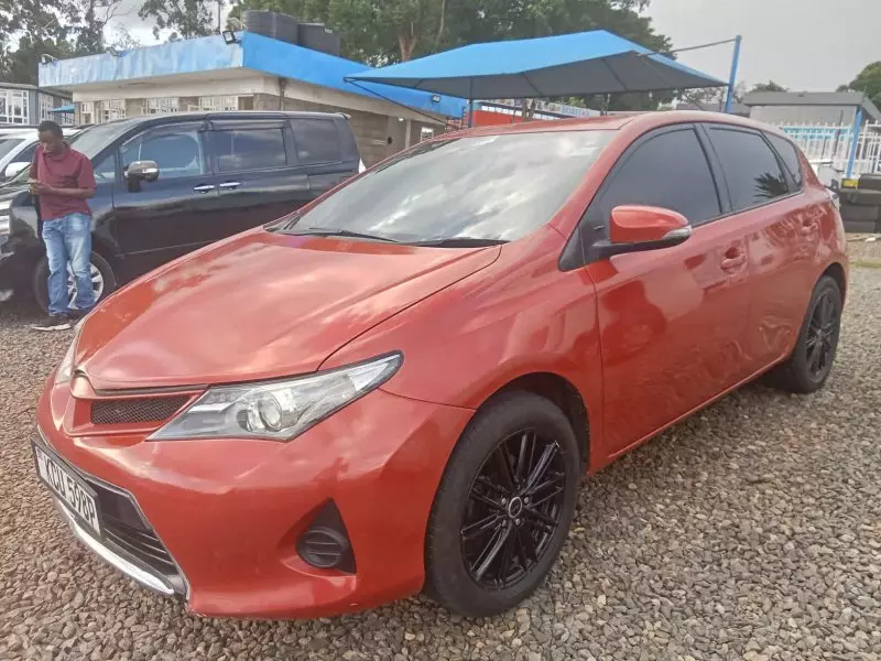 Toyota Auris   - 2012