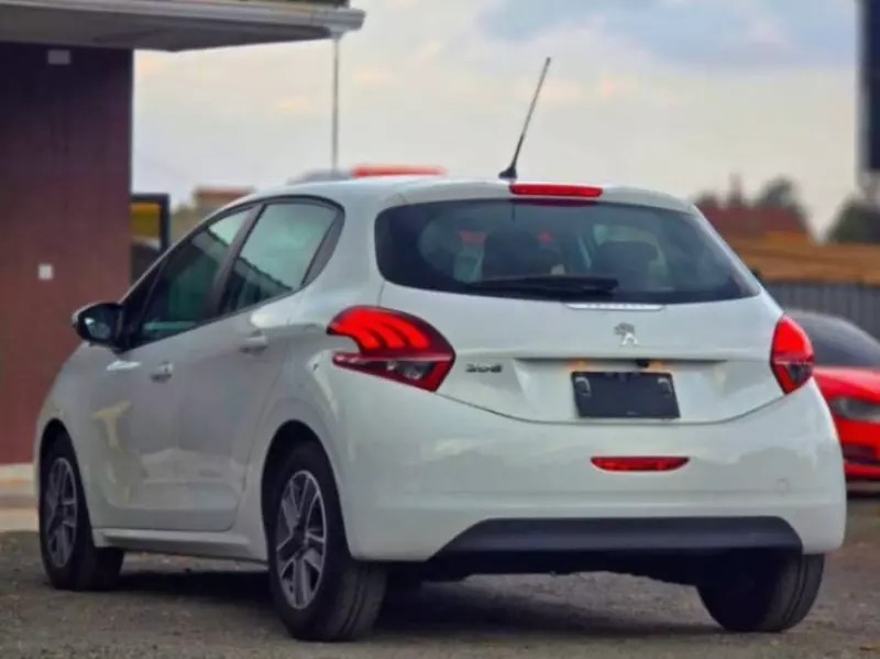 Peugeot 208   - 2018