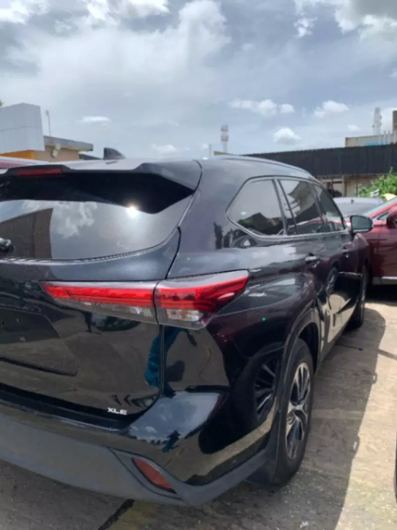 Toyota Highlander   - 2020