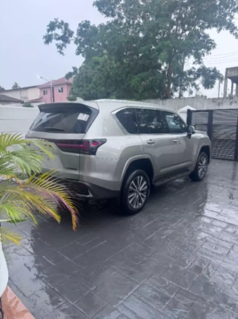 Lexus LX 600   - 2023