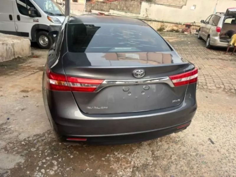 Toyota Avalon   - 2013