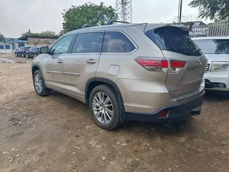TOYOTA Highlander   - 2016