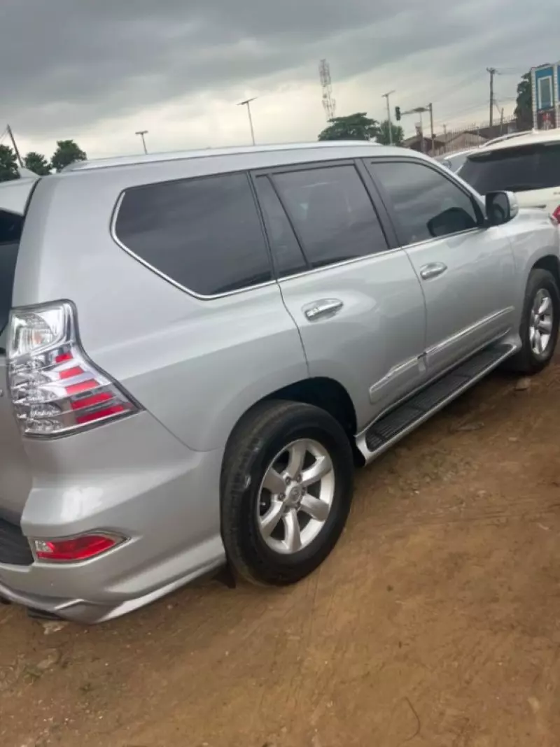 Lexus GX 460   - 2010