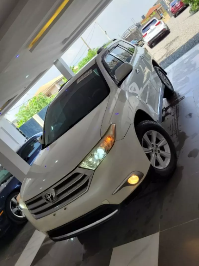 Toyota Highlander   - 2012
