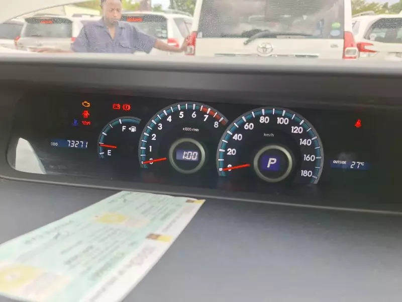 Toyota Noah - 2012