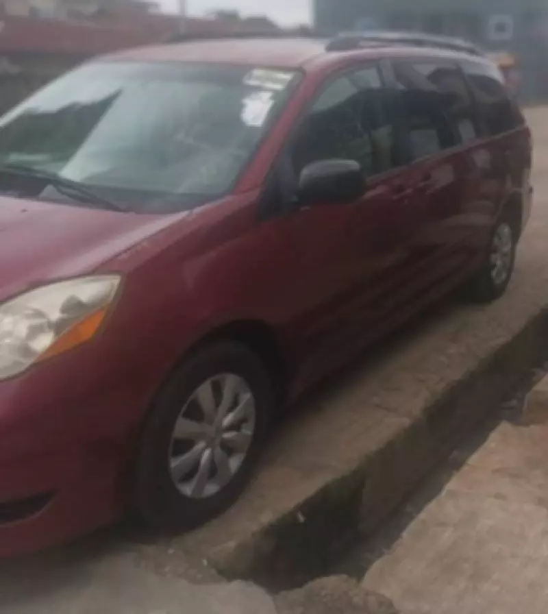 Toyota Sienna   - 2006