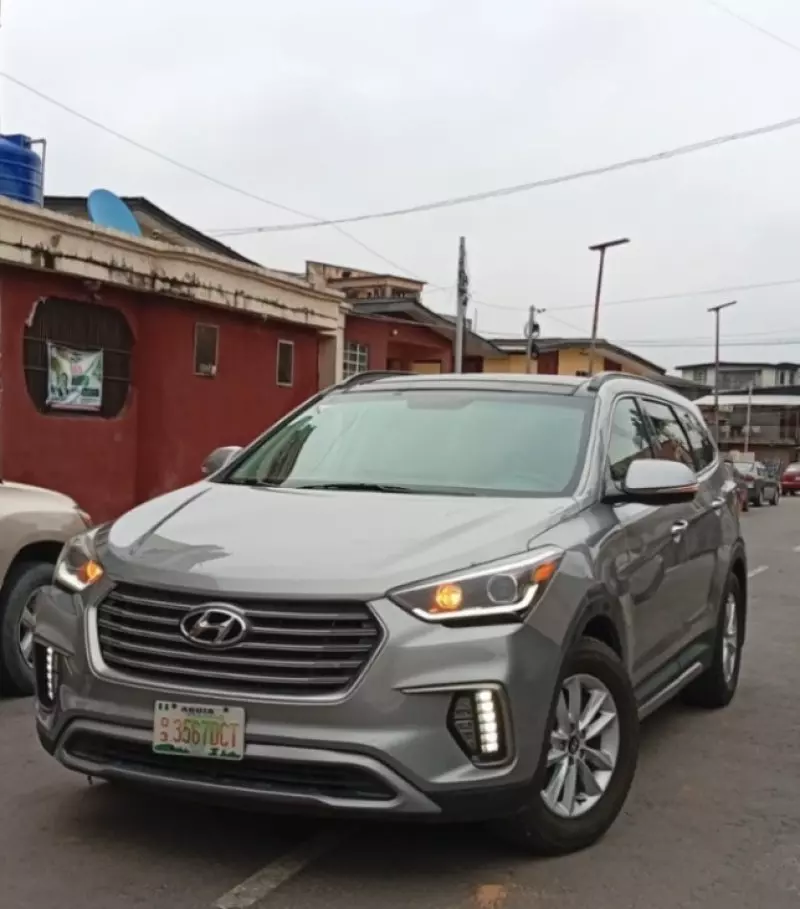 Hyundai Santa Fe   - 2017