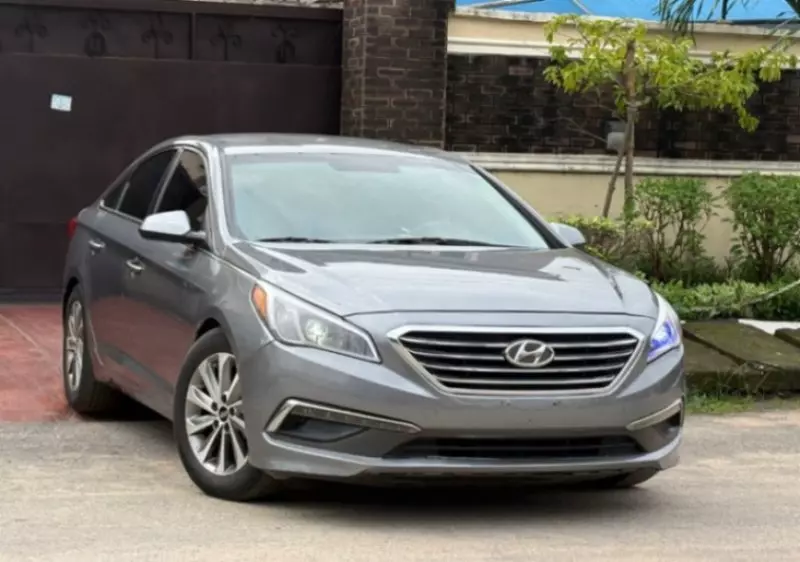 Hyundai Sonata   - 2012