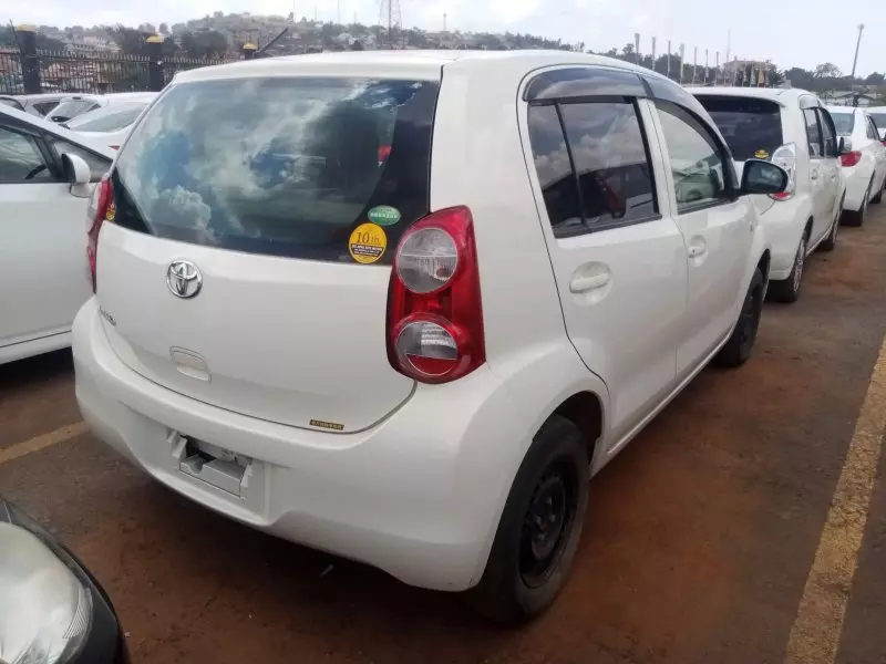 Toyota Passo   - 2012