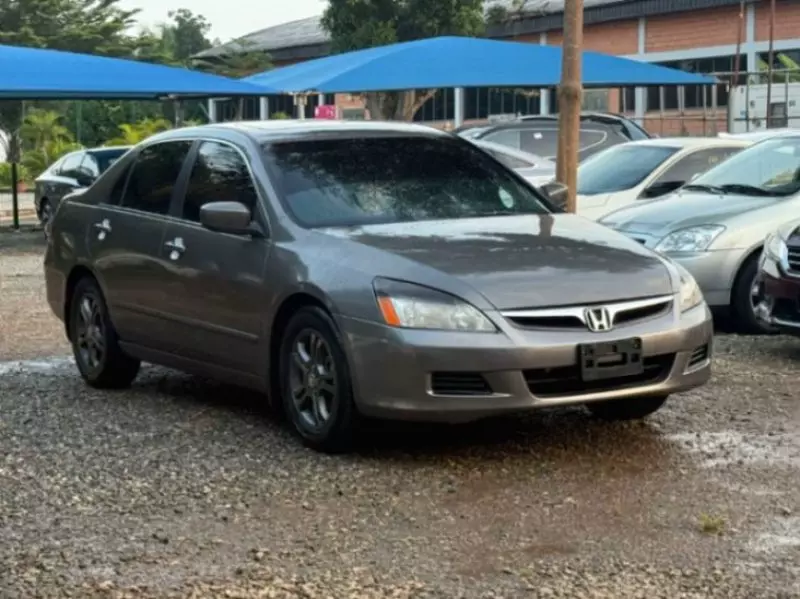Honda Accord   - 2006