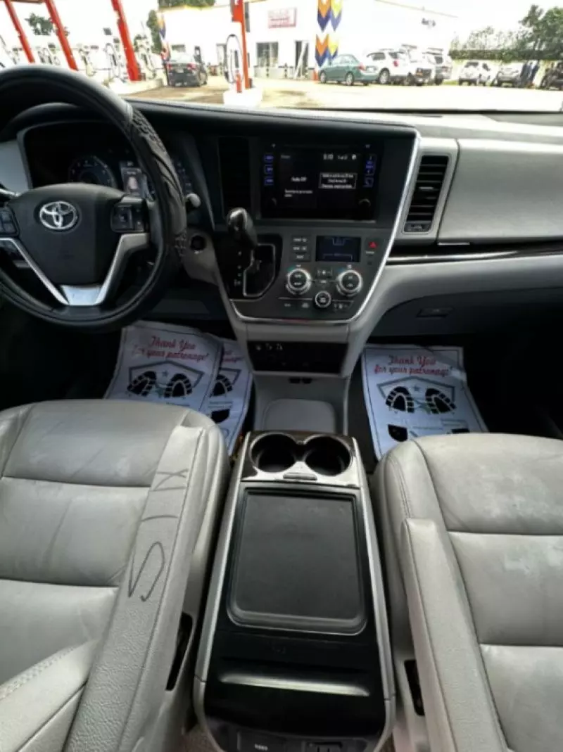 TOYOTA Sienna - 2017