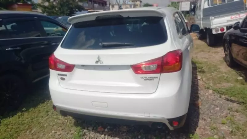 Mitsubishi Outlander Sport   - 2016