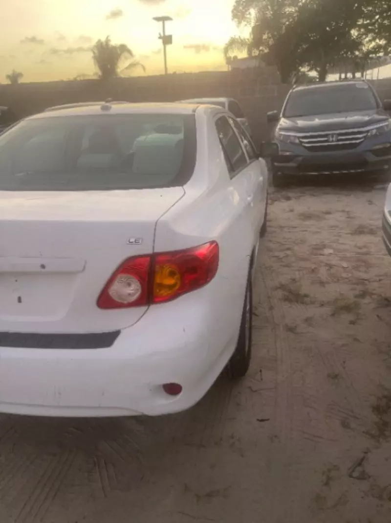 TOYOTA Corolla   - 2010