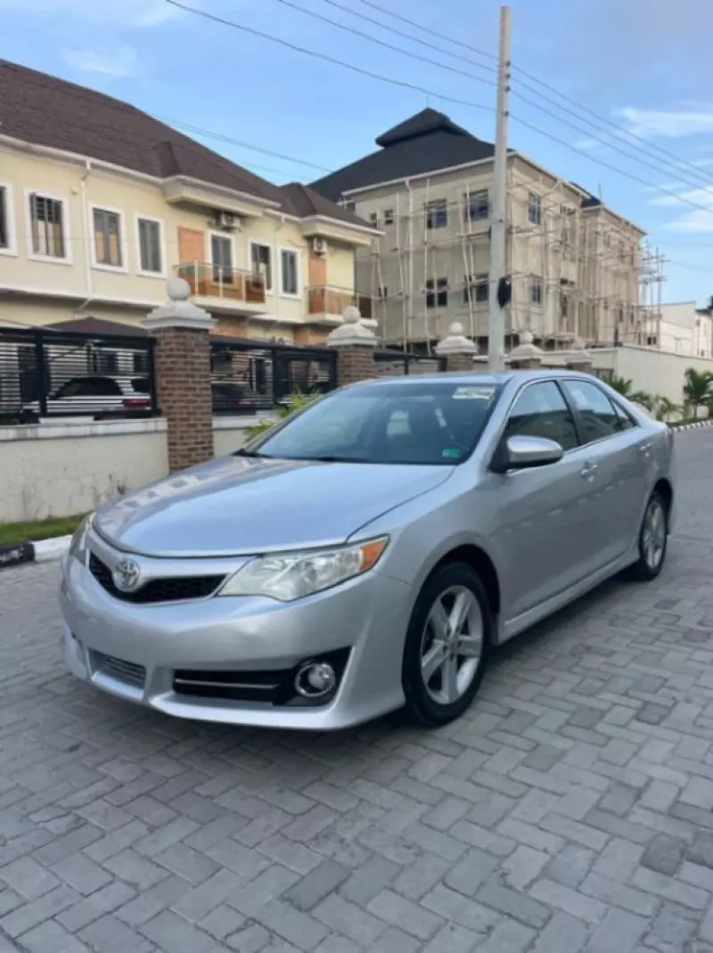 Toyota Camry   - 2012