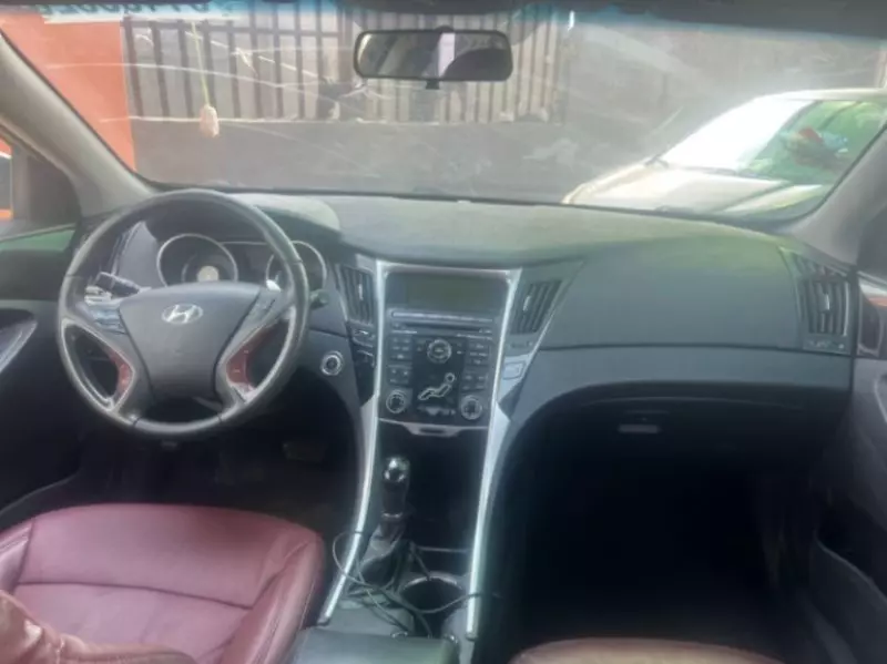 Hyundai Sonata   - 2011