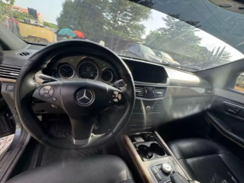 Mercedes-Benz E350   - 2011