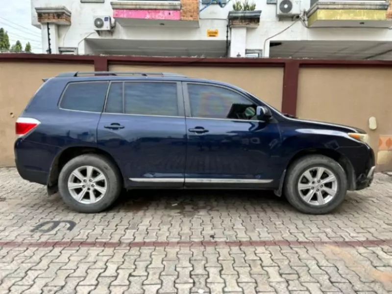 Toyota Highlander   - 2012