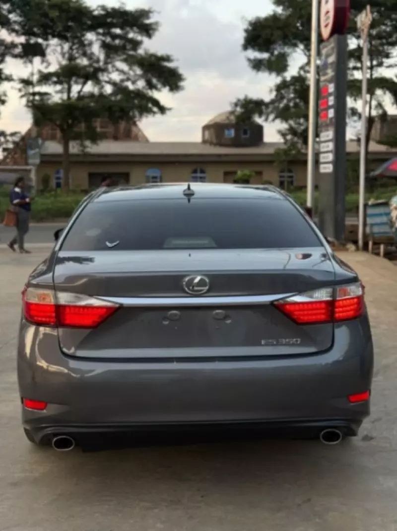 Lexus ES   - 2014