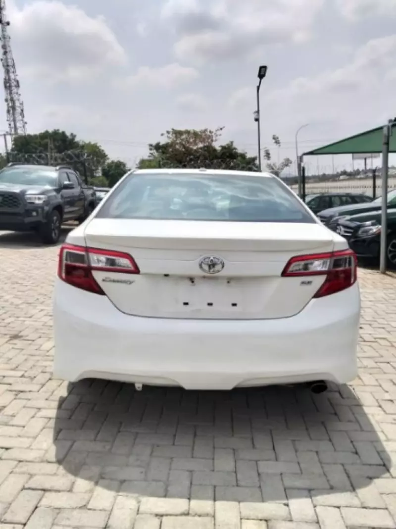 Toyota Camry   - 2013