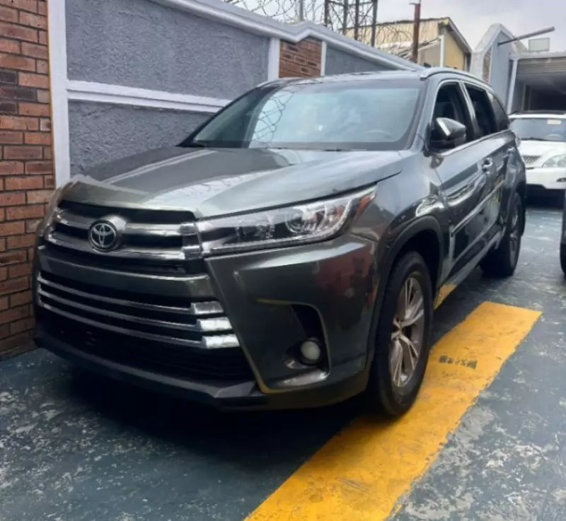Toyota Highlander   - 2015