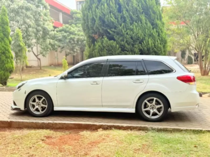 Subaru Legacy   - 2014