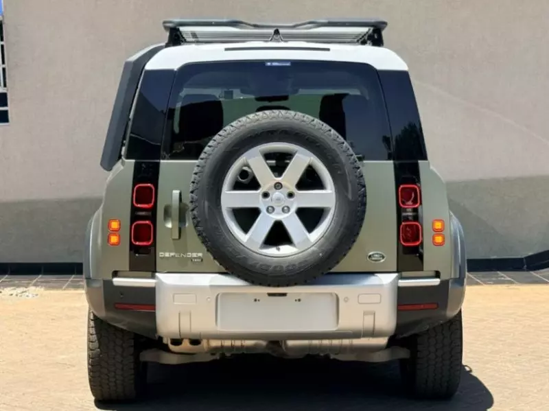 Land Rover Defender   - 2021