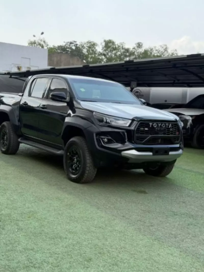 Toyota Hilux   - 2024