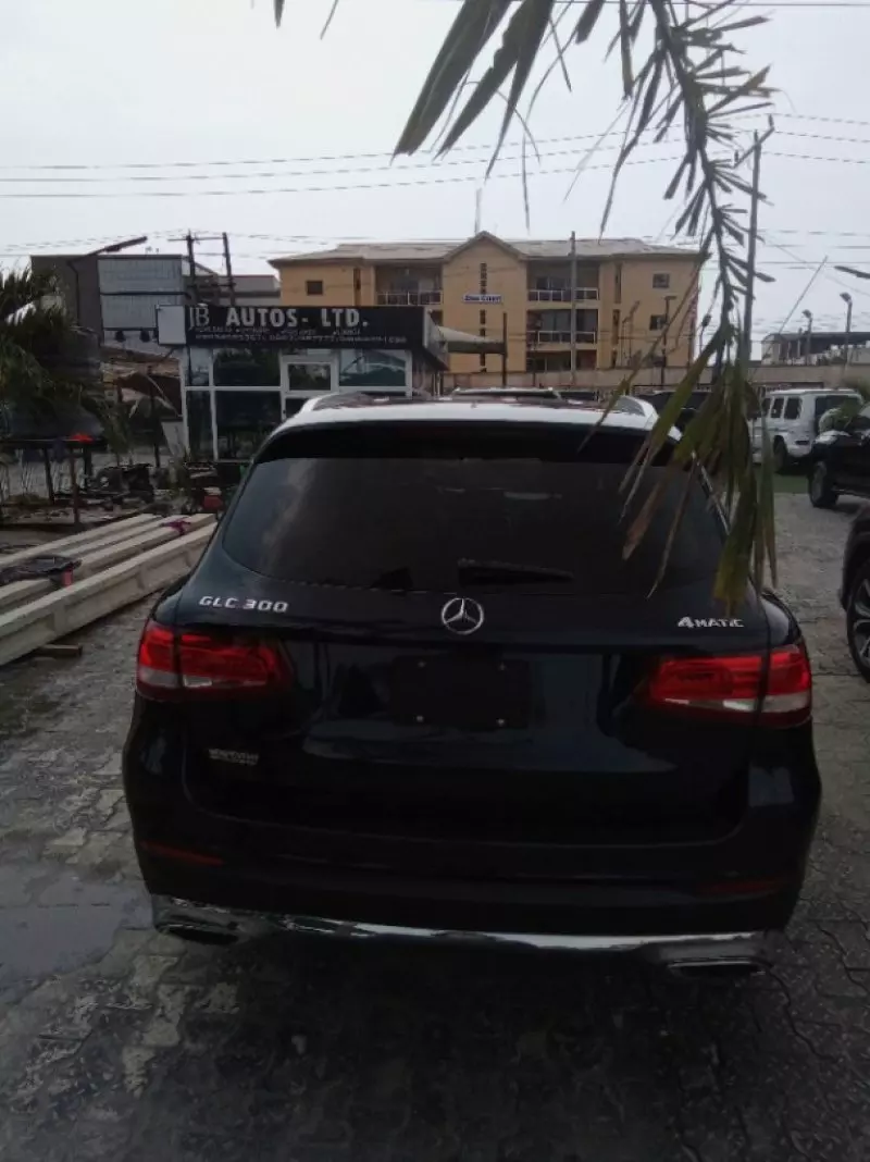 Mercedes-Benz GLC 300   - 2016