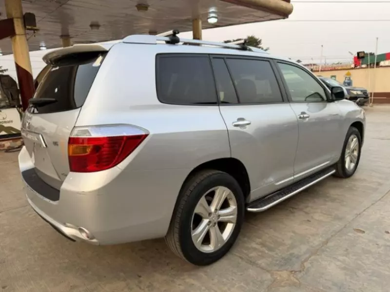 Toyota Highlander   - 2010
