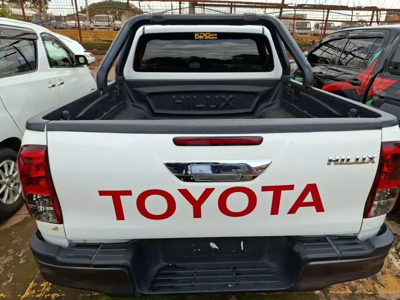 Toyota Hilux   - 2017