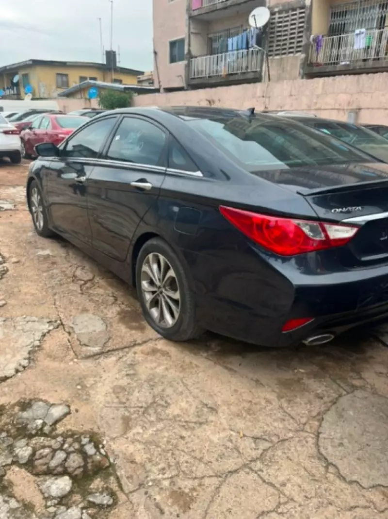 Hyundai Sonata   - 2014