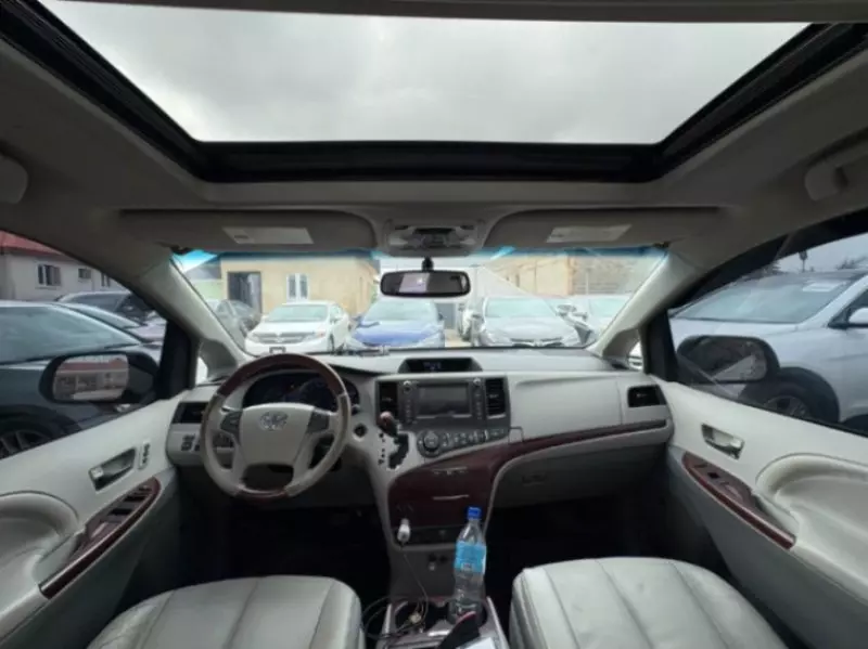 TOYOTA Sienna   - 2014