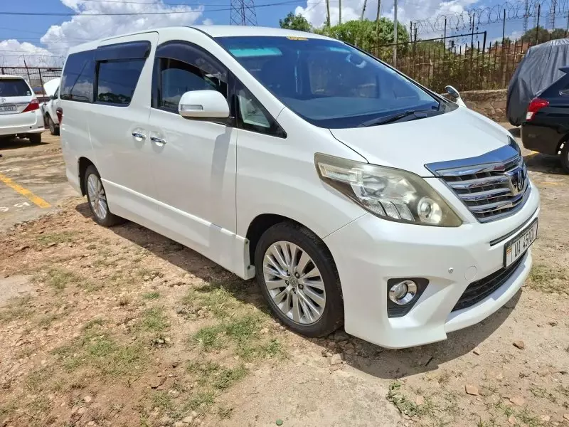 Toyota Alphard   - 2011