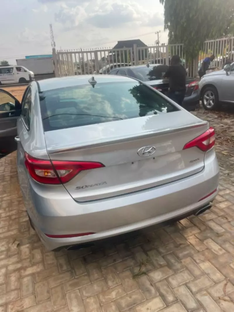 Hyundai Sonata   - 2015
