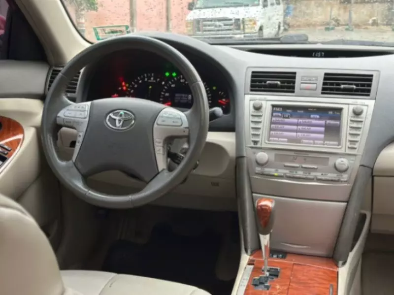 Toyota Camry   - 2009