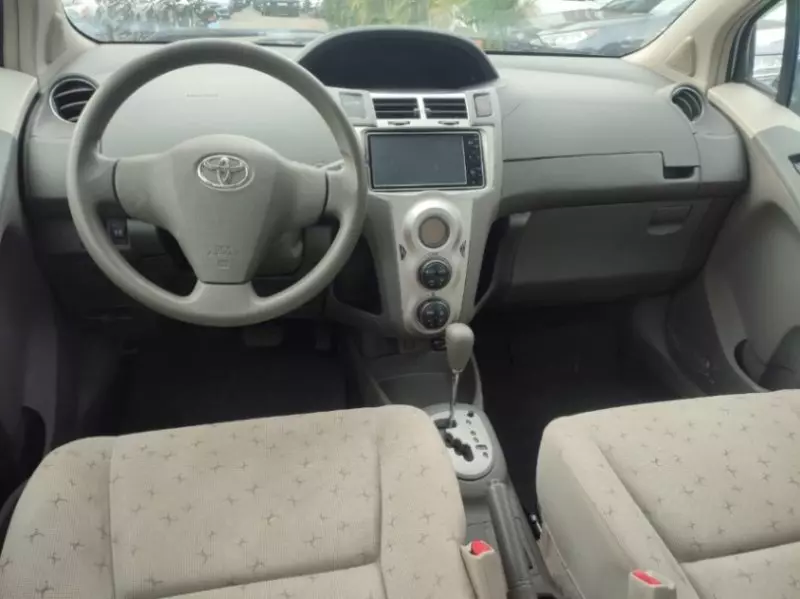 Toyota Vitz   - 2010