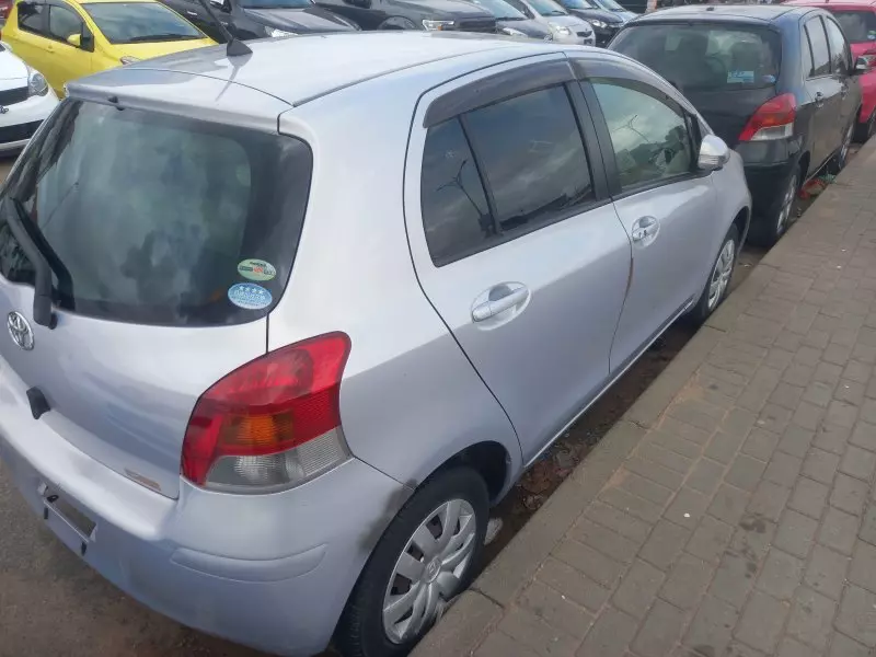 Toyota Vitz   - 2011