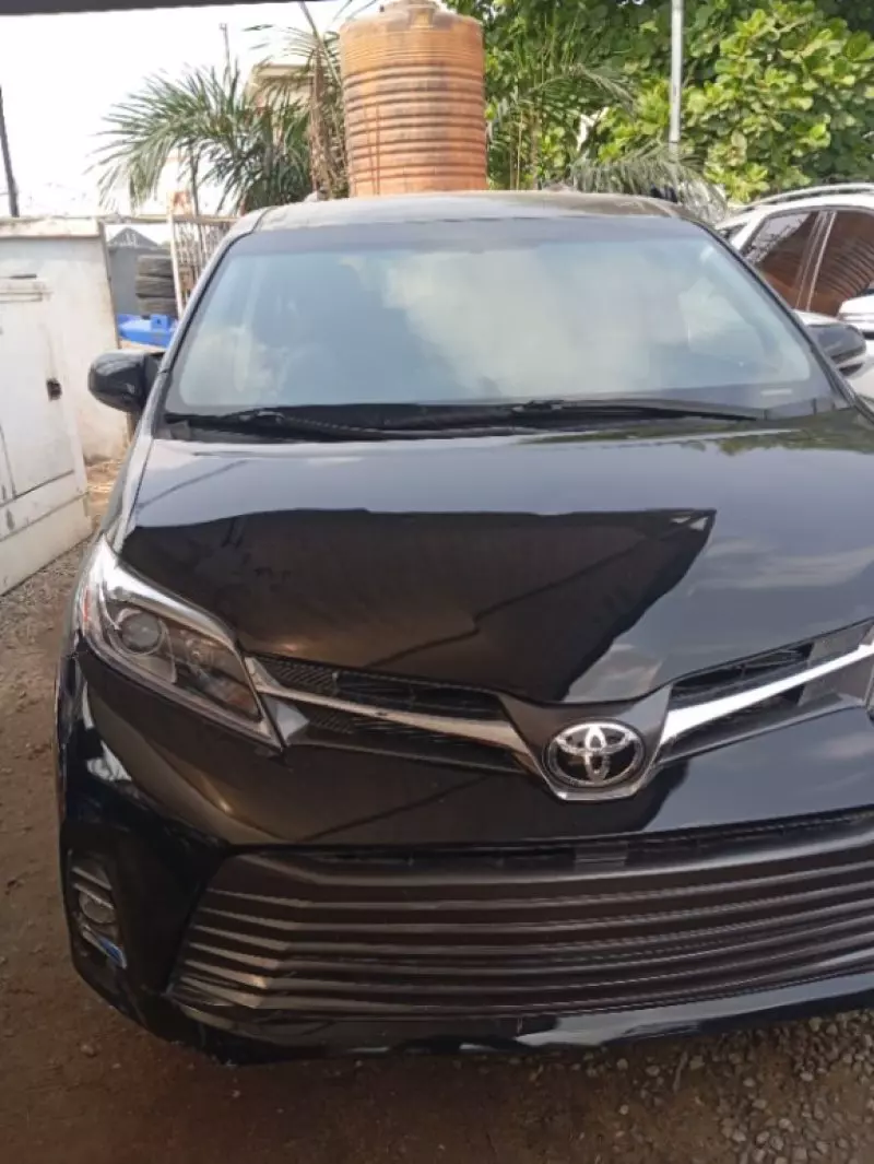 Toyota Sienna   - 2017