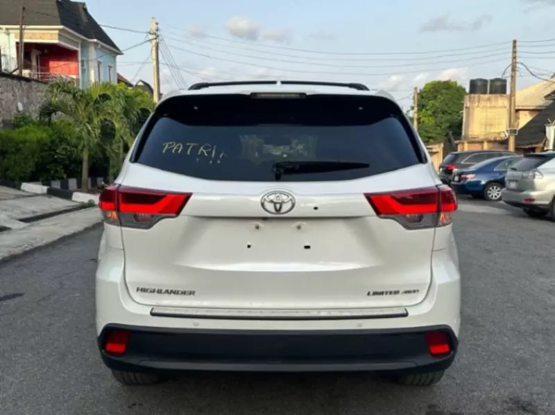 Toyota Highlander   - 2015